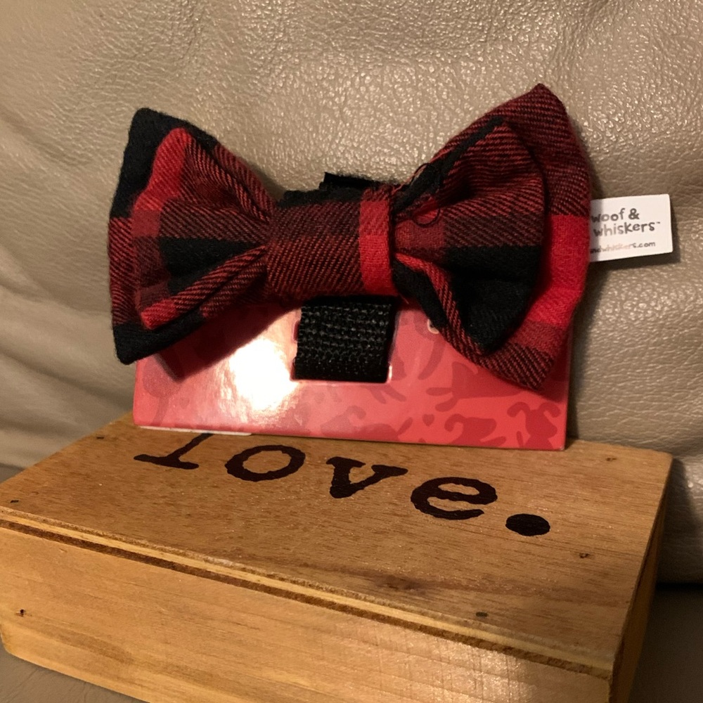 Woof & Whiskers pet bow tie Red flannel Velcro NWT